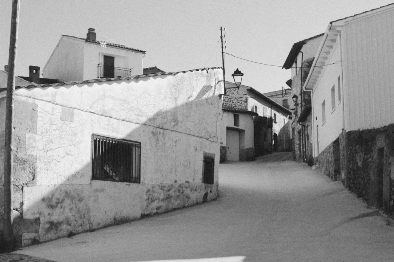 Gasthaus La Grulla Gris Perales del Puerto Exterior foto